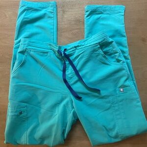 women's Surgical Green
Yola ™ - Skinny Scrub Pants - S / Surgical
Green